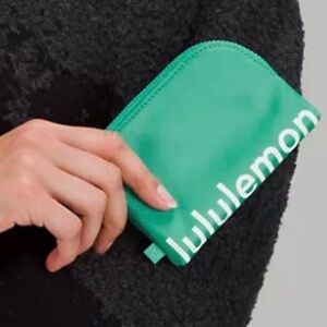 Lululemon Clippable Card Pouch NWT